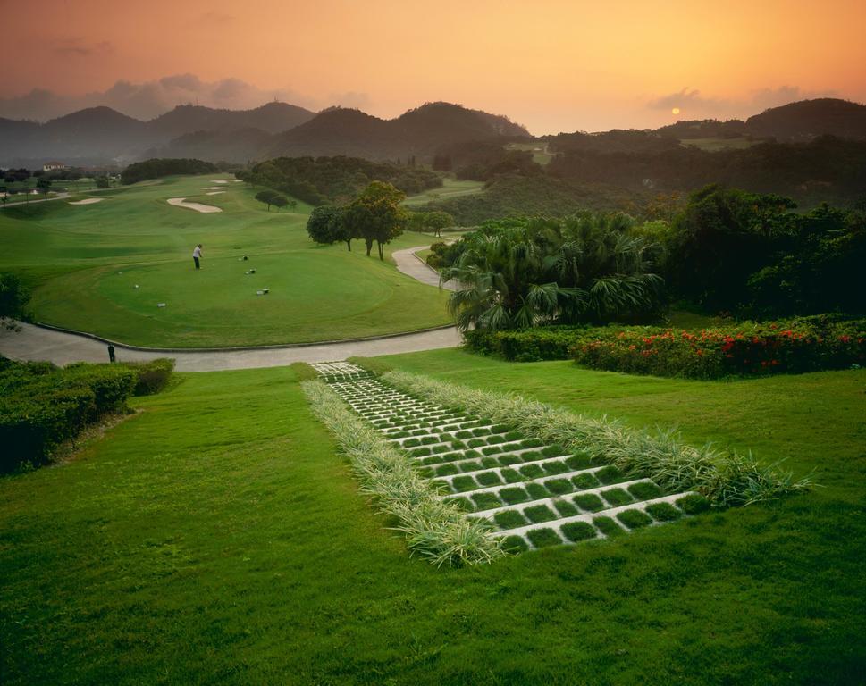 Grand Coloane Resort Macao Esterno foto Golf course in Okinawa, Japan