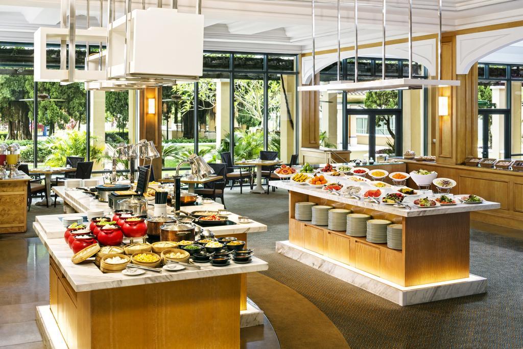 Grand Coloane Resort Macao Esterno foto The buffet at the hotel