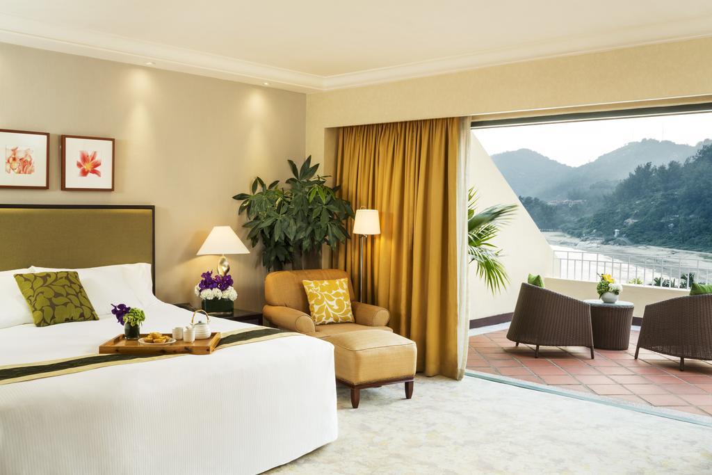 Grand Coloane Resort Macao Esterno foto A room at The Oberoi, Rishikesh