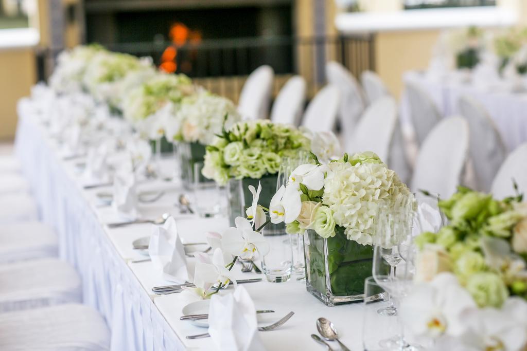 Grand Coloane Resort Macao Esterno foto A table set for a wedding reception