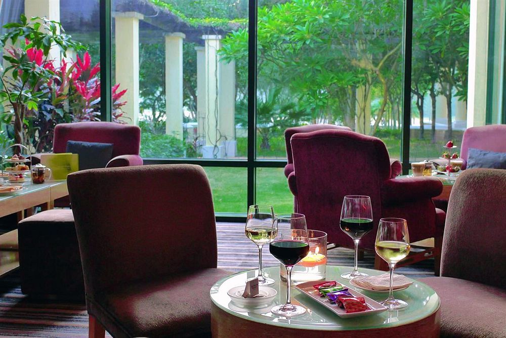 Grand Coloane Resort Macao Esterno foto Wine tasting at the Château d'Antan