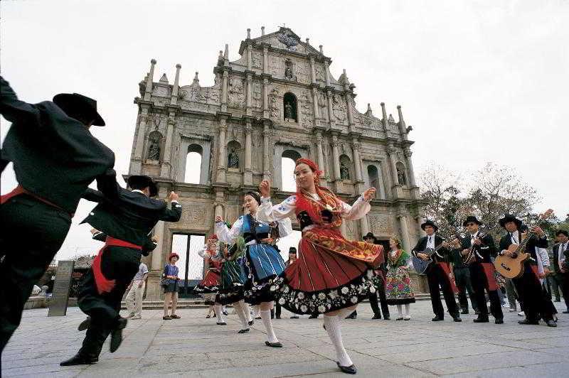 Grand Coloane Resort Macao Esterno foto Portuguese people dancing in Macau