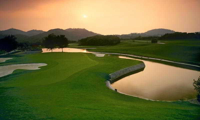 Grand Coloane Resort Macao Esterno foto Golf course at the Four Seasons Resort