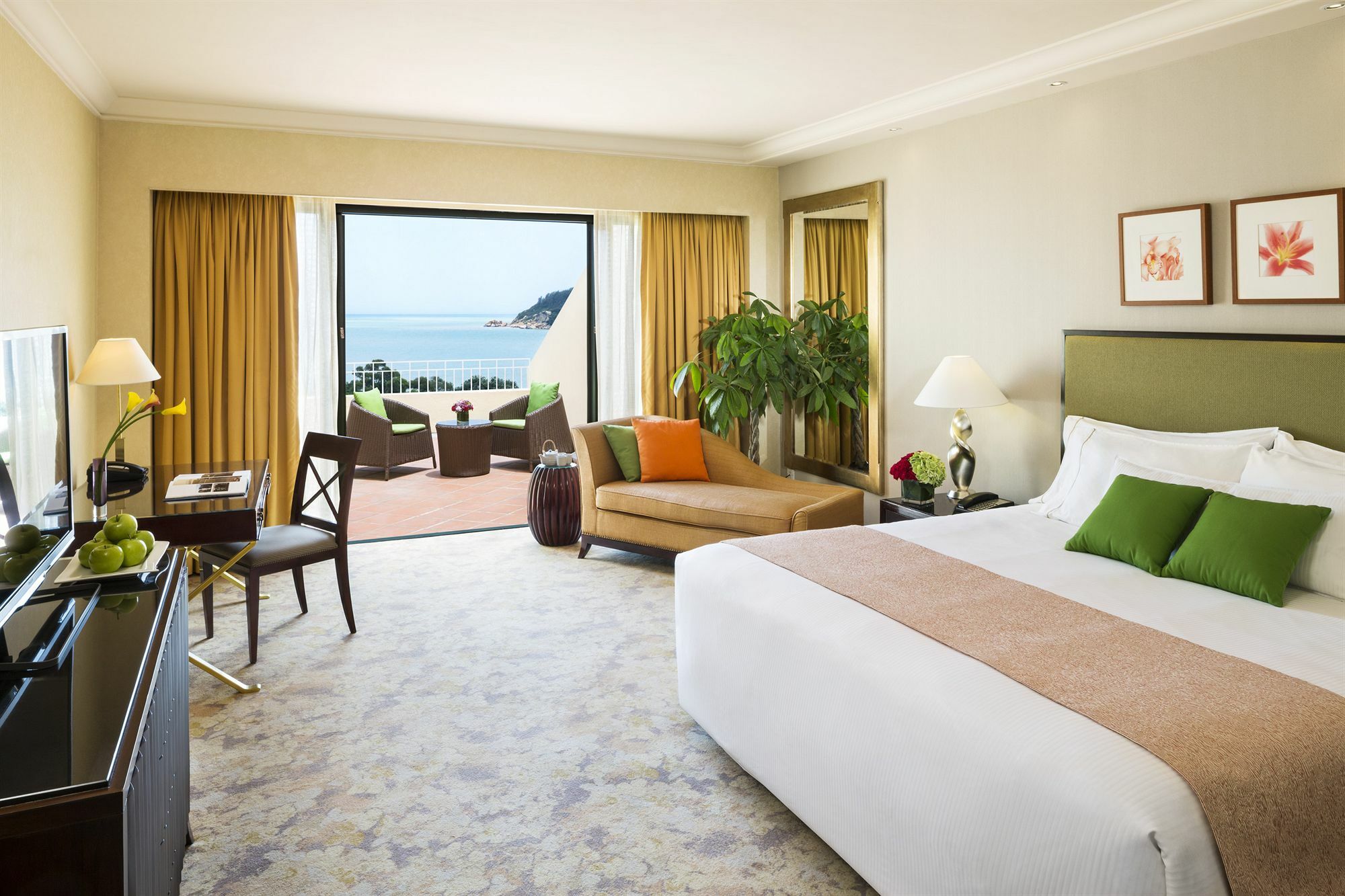 Grand Coloane Resort Macao Esterno foto A room at the Shangri-La Hotel, Kuala Lumpur