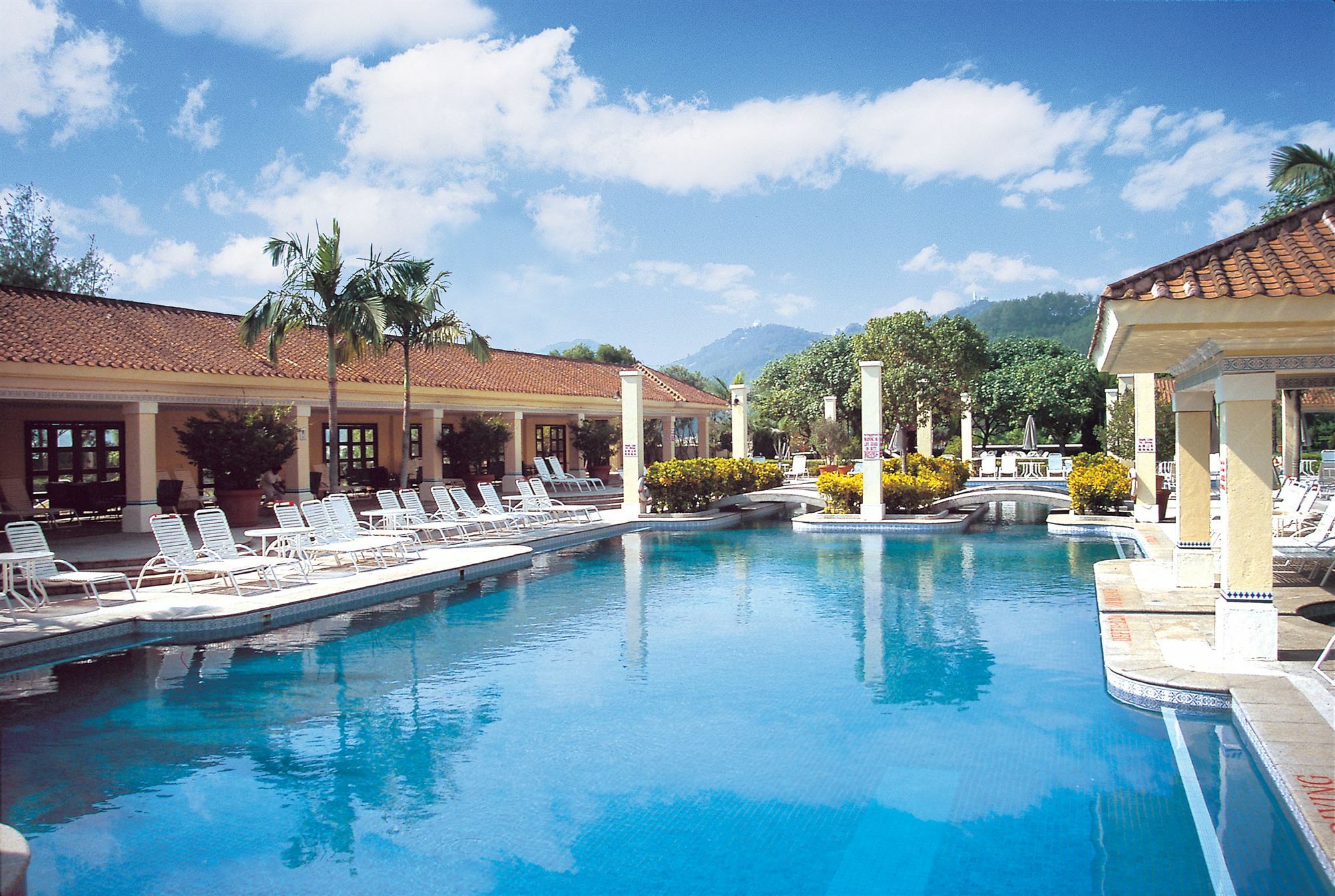 Grand Coloane Resort Macao Esterno foto The swimming pool at the hotel